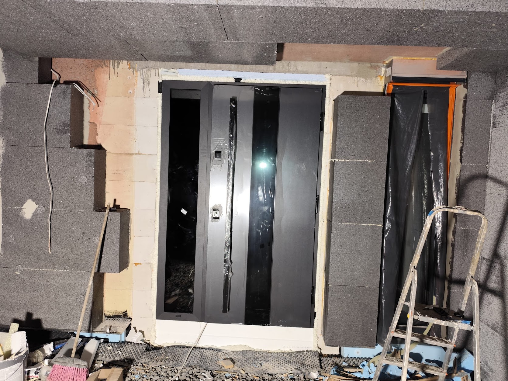 Ciepły montaż drzwi wejściowych Premium