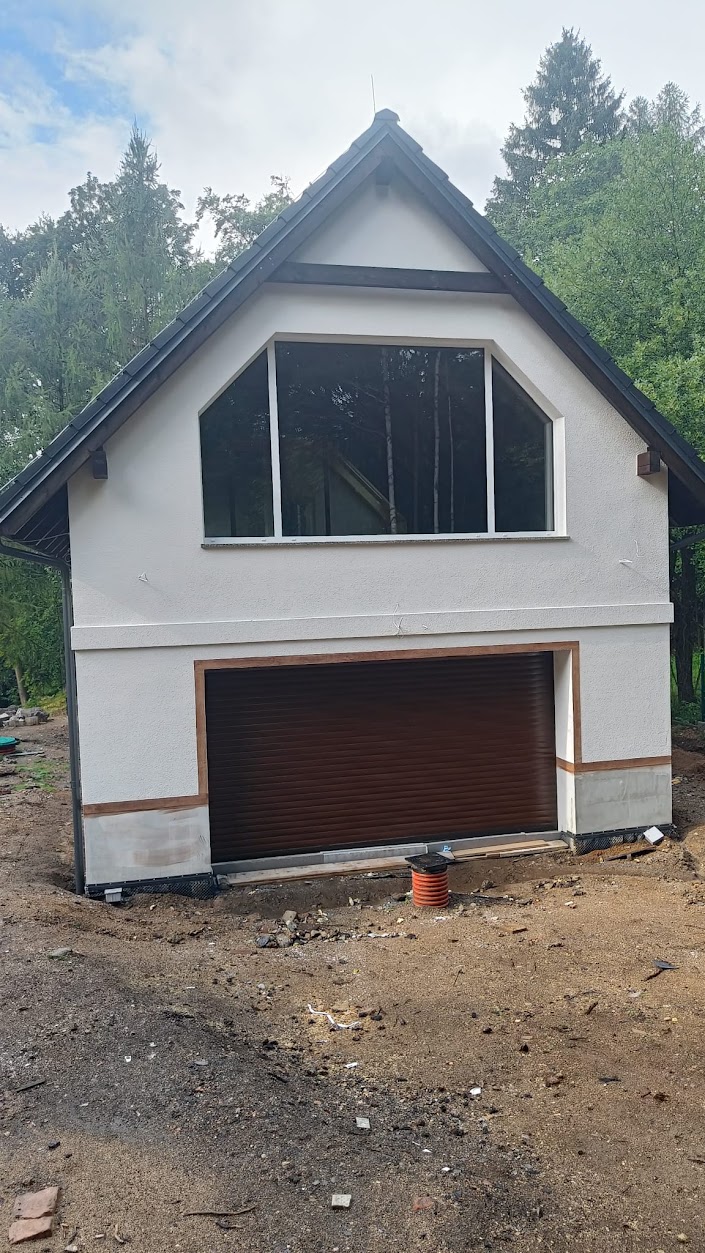 Montaż rolety garażowej i okna szczytowego, Jelenia Góra