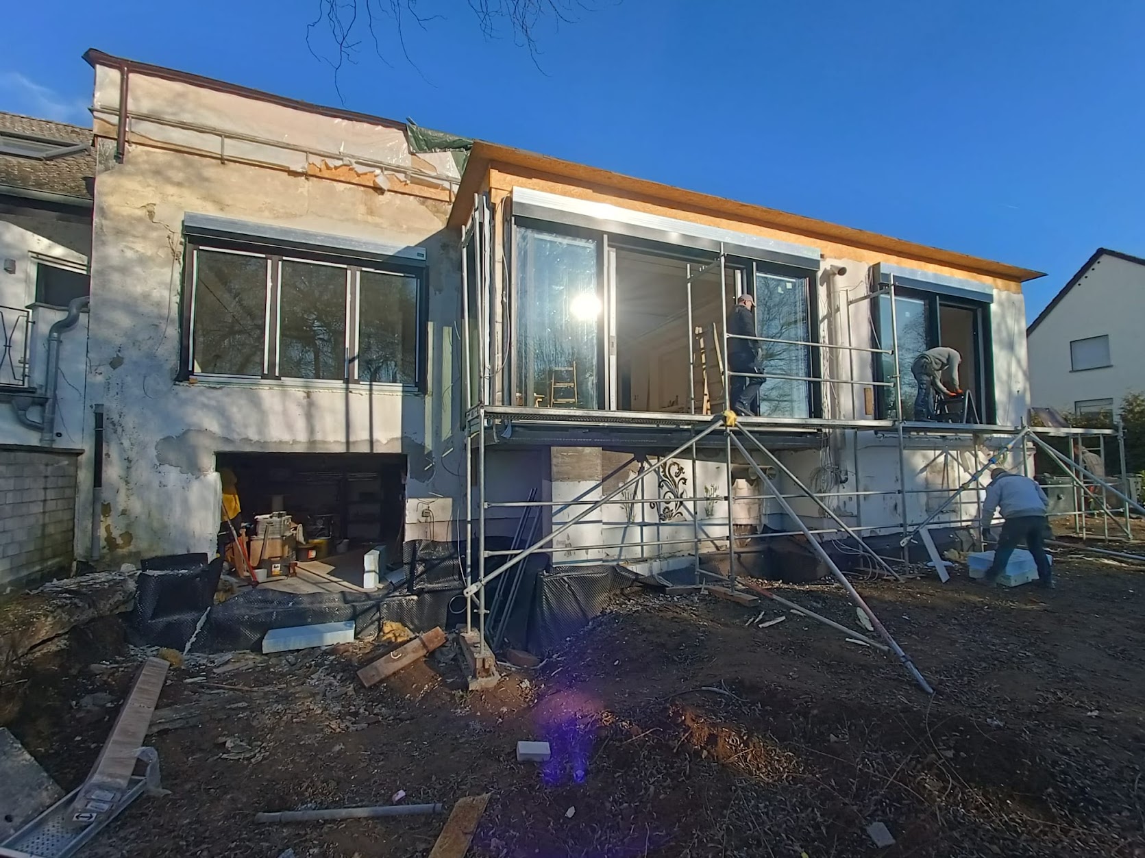 Modernizacja budynku - wymiana stolarki okiennej i rolet